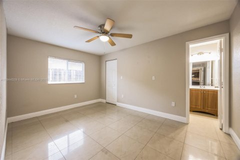 Casa en venta en Miramar, Florida, 4 dormitorios, 181.16 m2 № 1846106 - foto 7