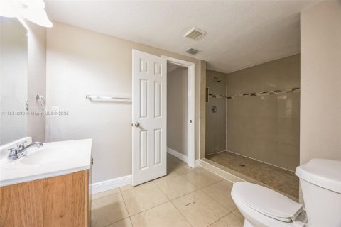 Casa en venta en Miramar, Florida, 4 dormitorios, 181.16 m2 № 1846106 - foto 13