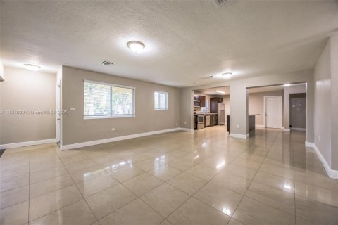 Casa en venta en Miramar, Florida, 4 dormitorios, 181.16 m2 № 1846106 - foto 6
