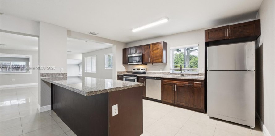 Casa en Miramar, Florida 4 dormitorios, 181.16 m2 № 1846106