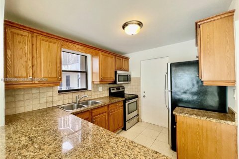 Copropriété à louer à Pompano Beach, Floride: 2 chambres, 102.19 m2 № 2072649 - photo 3