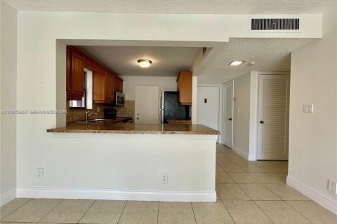 Copropriété à louer à Pompano Beach, Floride: 2 chambres, 102.19 m2 № 2072649 - photo 6