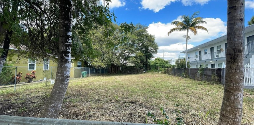 Land in Miami, Florida № 2172306