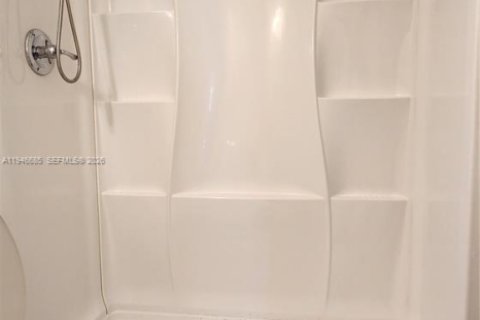 House in Miramar, Florida 2 bedrooms, 162.86 sq.m. № 2002899 - photo 6