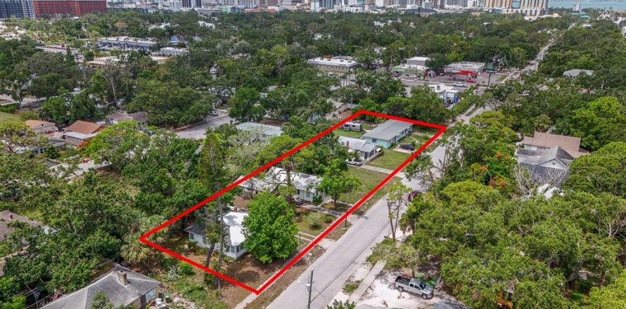 Commercial property in Sarasota, Florida 8 bedrooms, 95.41 sq.m. № 1785911