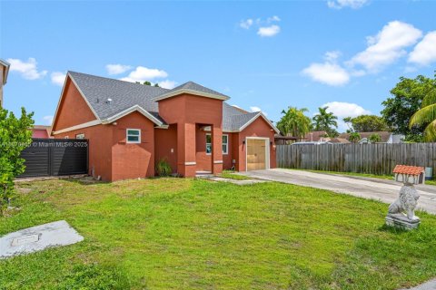 Villa ou maison à vendre à Homestead, Floride: 3 chambres, 124.58 m2 № 1895964 - photo 2