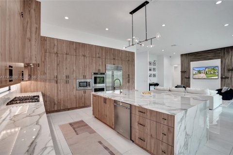 House in Boca Raton, Florida 7 bedrooms, 537.16 sq.m. № 2068930 - photo 17
