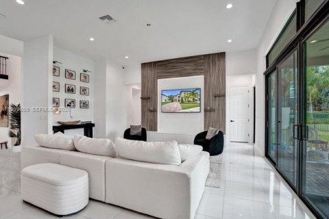 House in Boca Raton, Florida 7 bedrooms, 537.16 sq.m. № 2068930 - photo 12