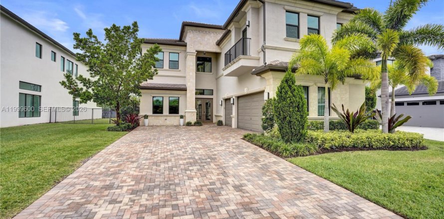 House in Boca Raton, Florida 7 bedrooms, 537.16 sq.m. № 2068930