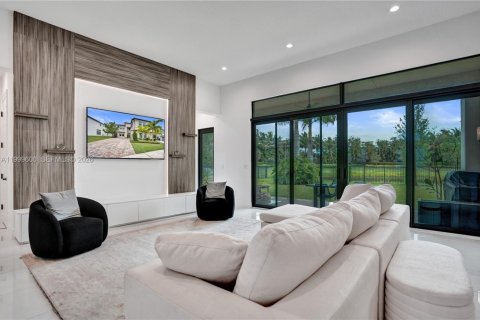 House in Boca Raton, Florida 7 bedrooms, 537.16 sq.m. № 2068930 - photo 13