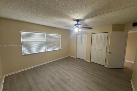 Condominio en alquiler en Pembroke Pines, Florida, 1 dormitorio, 97.08 m2 № 1928488 - foto 3