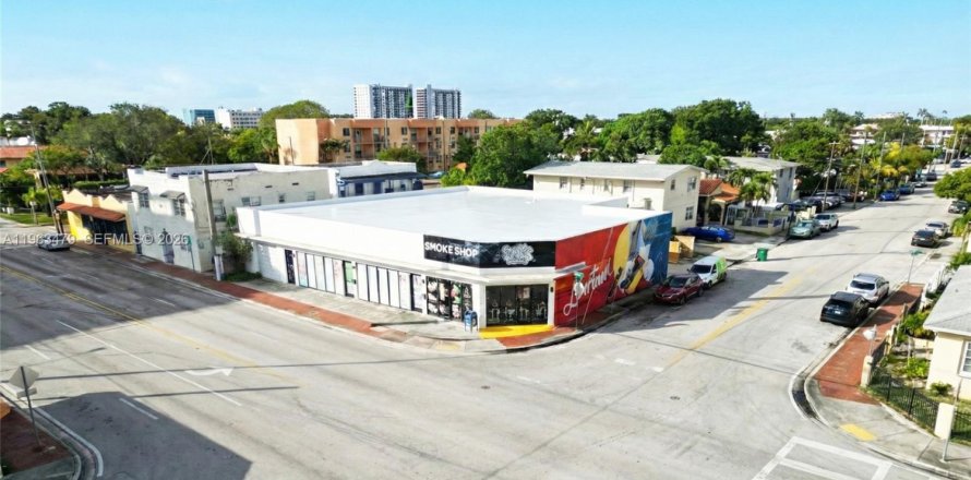 Коммерческая недвижимость в Майами, Флорида № 2025587