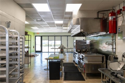 Купить коммерческую недвижимость в Майами, Флорида № 2025587 - фото 7