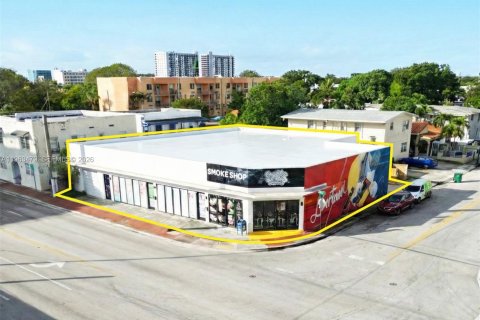 Купить коммерческую недвижимость в Майами, Флорида № 2025587 - фото 2