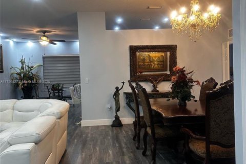 Villa ou maison à vendre à Homestead, Floride: 4 chambres, 195 m2 № 1985454 - photo 10