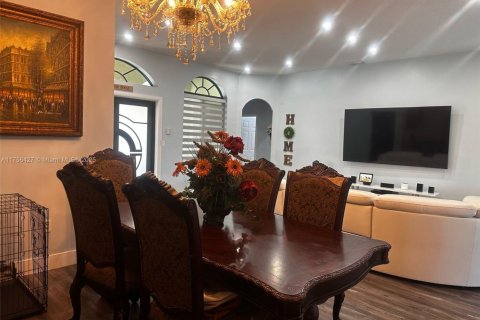 Villa ou maison à vendre à Homestead, Floride: 4 chambres, 195 m2 № 1985454 - photo 9