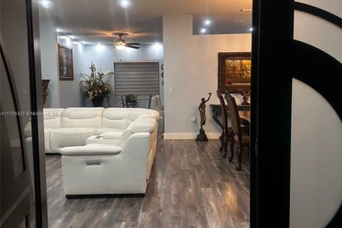 Villa ou maison à vendre à Homestead, Floride: 4 chambres, 195 m2 № 1985454 - photo 4