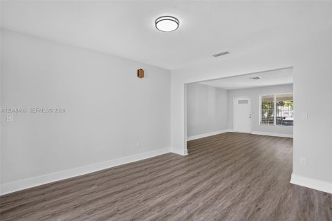 Casa en venta en Miami, Florida, 4 dormitorios, 181.16 m2 № 2168537 - foto 11