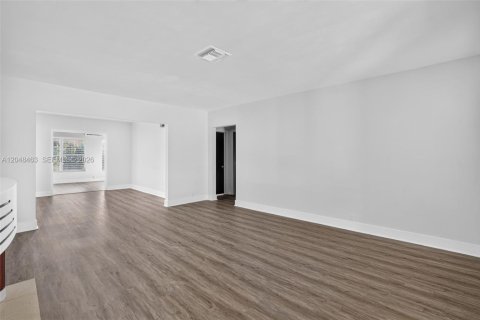 Casa en venta en Miami, Florida, 4 dormitorios, 181.16 m2 № 2168537 - foto 9