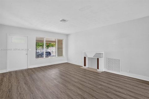 Casa en venta en Miami, Florida, 4 dormitorios, 181.16 m2 № 2168537 - foto 7