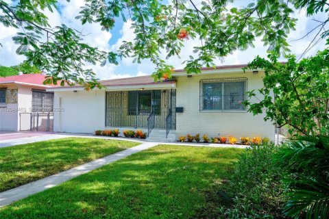 Casa en venta en Miami, Florida, 4 dormitorios, 181.16 m2 № 2168537 - foto 2