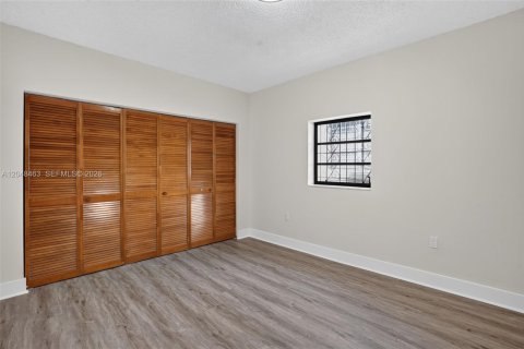 Casa en venta en Miami, Florida, 4 dormitorios, 181.16 m2 № 2168537 - foto 18