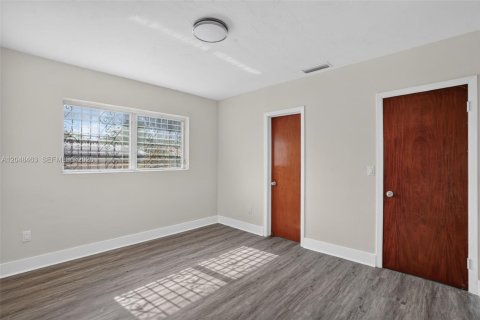 Casa en venta en Miami, Florida, 4 dormitorios, 181.16 m2 № 2168537 - foto 27