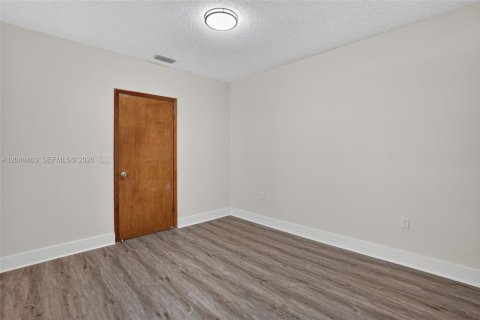 Casa en venta en Miami, Florida, 4 dormitorios, 181.16 m2 № 2168537 - foto 19