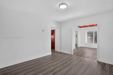 Casa en venta en Miami, Florida, 4 dormitorios, 181.16 m2 № 2168537 - foto 10