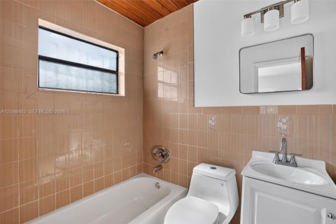 Casa en venta en Miami, Florida, 4 dormitorios, 181.16 m2 № 2168537 - foto 29