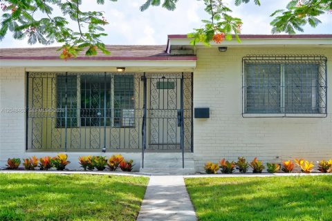 Casa en venta en Miami, Florida, 4 dormitorios, 181.16 m2 № 2168537 - foto 3