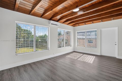 Casa en venta en Miami, Florida, 4 dormitorios, 181.16 m2 № 2168537 - foto 22