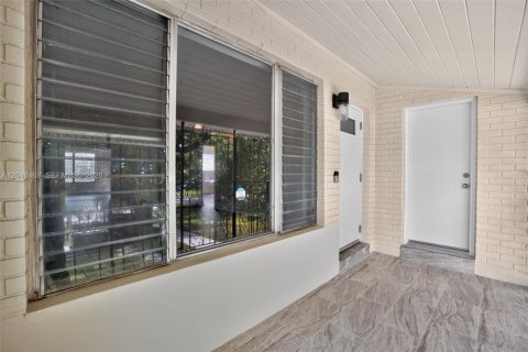 Casa en venta en Miami, Florida, 4 dormitorios, 181.16 m2 № 2168537 - foto 5