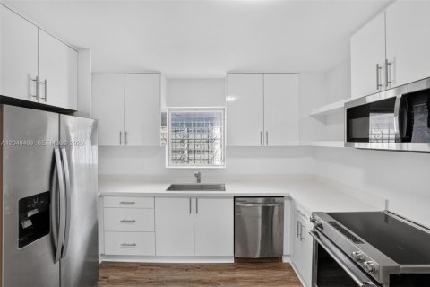 Casa en venta en Miami, Florida, 4 dormitorios, 181.16 m2 № 2168537 - foto 16