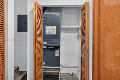 Casa en venta en Miami, Florida, 4 dormitorios, 181.16 m2 № 2168537 - foto 21