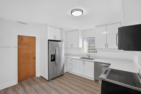 Casa en venta en Miami, Florida, 4 dormitorios, 181.16 m2 № 2168537 - foto 13