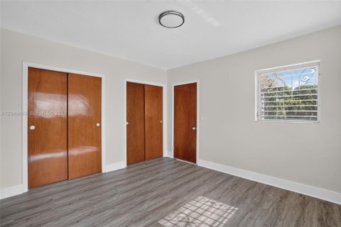 Casa en venta en Miami, Florida, 4 dormitorios, 181.16 m2 № 2168537 - foto 28