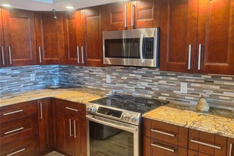 Condo in Tierra Verde, Florida, 2 bedrooms  № 1821381 - photo 7