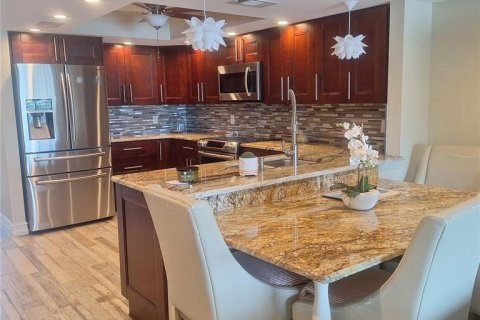 Condo in Tierra Verde, Florida, 2 bedrooms  № 1821381 - photo 6