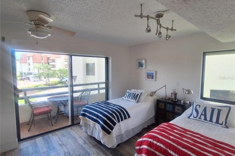 Condo in Tierra Verde, Florida, 2 bedrooms  № 1821381 - photo 8