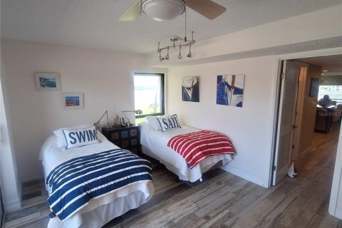 Condo in Tierra Verde, Florida, 2 bedrooms  № 1821381 - photo 9