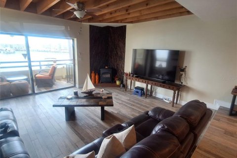 Condo in Tierra Verde, Florida, 2 bedrooms  № 1821381 - photo 21