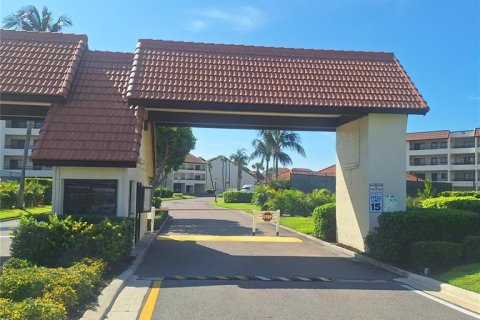 Condo in Tierra Verde, Florida, 2 bedrooms  № 1821381 - photo 13