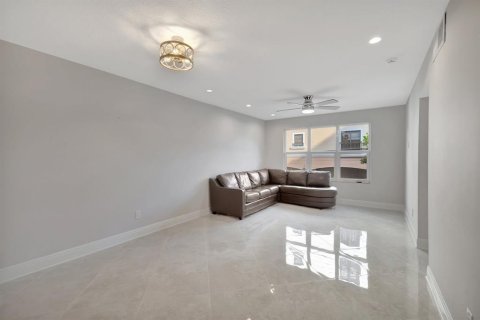 Condominio en alquiler en Fort Lauderdale, Florida, 2 dormitorios, 78.97 m2 № 2077784 - foto 4