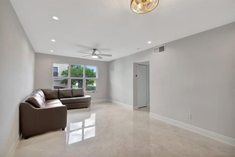 Condominio en alquiler en Fort Lauderdale, Florida, 2 dormitorios, 78.97 m2 № 2077784 - foto 5