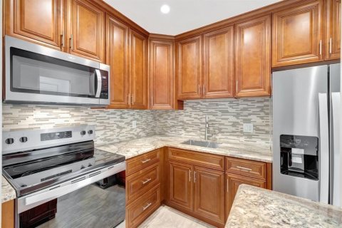 Condominio en alquiler en Fort Lauderdale, Florida, 2 dormitorios, 78.97 m2 № 2077784 - foto 3
