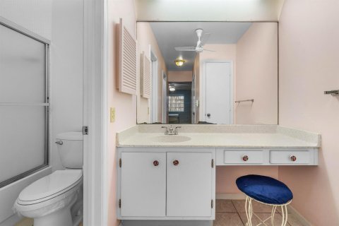 Condo in Boynton Beach, Florida, 2 bedrooms  № 2175960 - photo 27