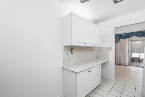 Condo in Boynton Beach, Florida, 2 bedrooms  № 2175960 - photo 19