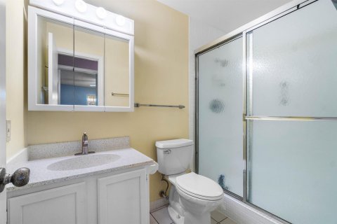 Condo in Boynton Beach, Florida, 2 bedrooms  № 2175960 - photo 22