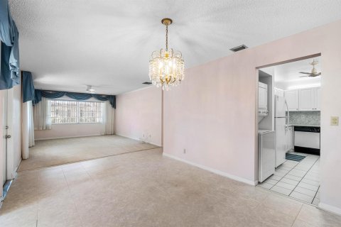 Condo in Boynton Beach, Florida, 2 bedrooms  № 2175960 - photo 12